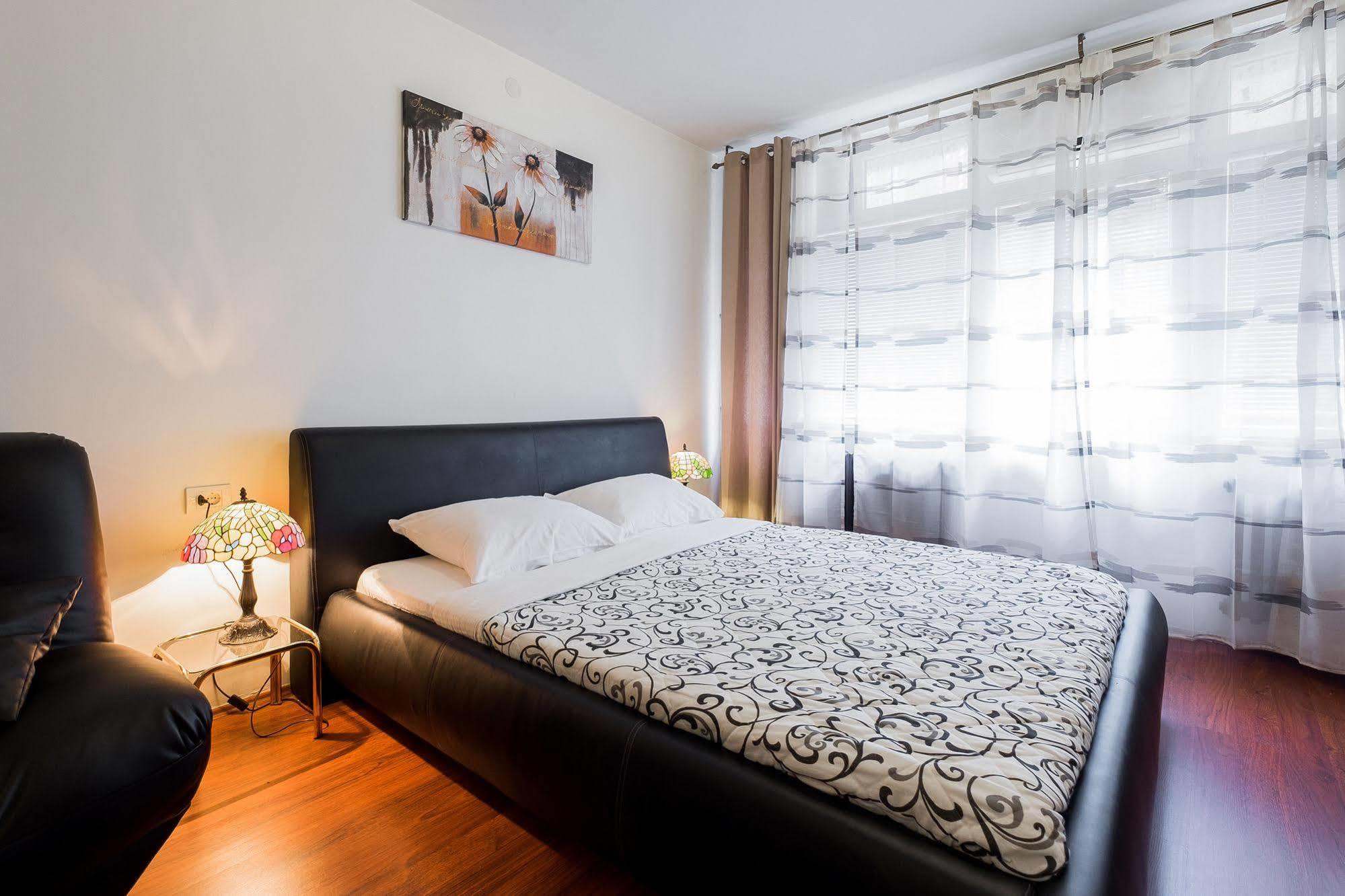 Downtown Apart Hotel Bane Belgrade Extérieur photo